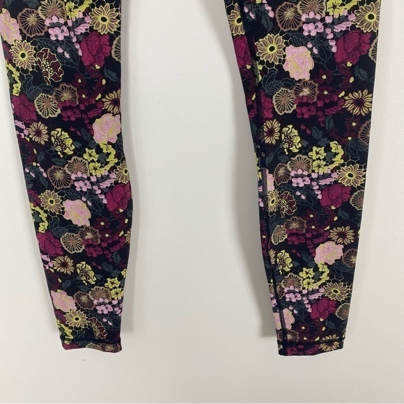 LULULEMON Like New Wunder Under Leggings 27” in Fluorolace Multi Size 8 Luxtreme - Picture 5 of 10